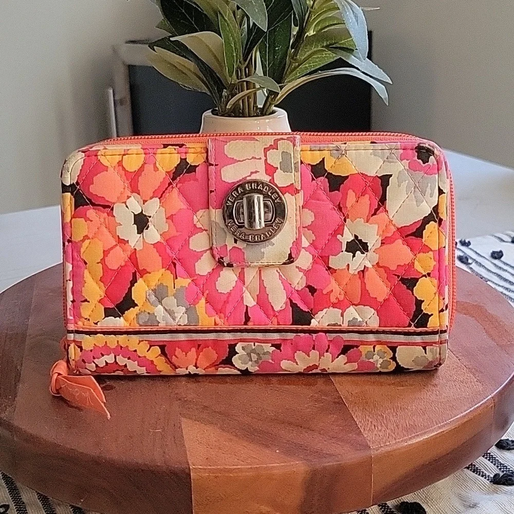 Vera Bradley turnlock Floral Salmon and Pink Women's zip close bifold Wallet - Picture 1 of 8